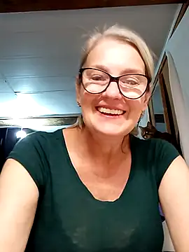 Snapshot of irinamaux chatting on October 26, 6:19 pm irinamaux online show from October 26, 6:19 pm