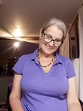 Snapshot of irinamaux chatting on October 31, 3:08 pm irinamaux online show from October 31, 3:08 pm