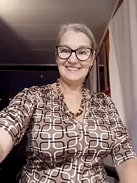 Snapshot of irinamaux chatting on November 7, 7:02 am irinamaux online show from November 7, 7:02 am