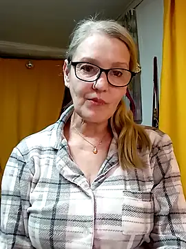 irinamaux online show from March 22, 5:03 pm