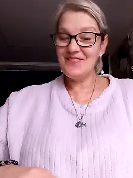 irinamaux online show from June 26, 5:24 am