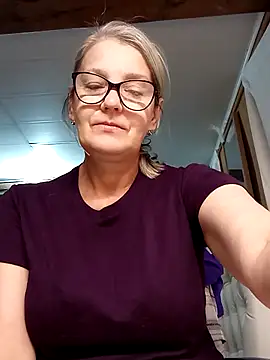 Snapshot of irinamaux chatting on October 26, 6:14 am irinamaux online show from October 26, 6:14 am