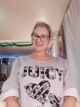 Snapshot of irinamaux chatting on November 25, 2:56 am irinamaux online show from November 25, 2:56 am