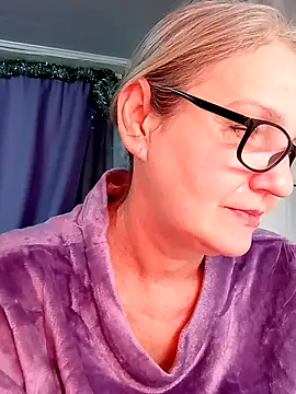 Snapshot of irinamaux chatting on January 13, 6:17 am irinamaux online show from January 13, 6:17 am