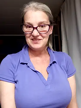 Snapshot of irinamaux chatting on October 4, 7:59 pm irinamaux online show from October 4, 7:59 pm