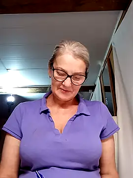 Snapshot of irinamaux chatting on October 28, 5:39 am irinamaux online show from October 28, 5:39 am