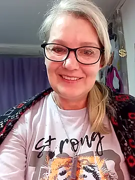 irinamaux online show from February 18, 6:44 am