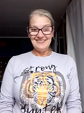 Snapshot of irinamaux chatting on October 4, 7:21 am irinamaux online show from October 4, 7:21 am