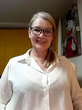 irinamaux online show from March 10, 4:49 am