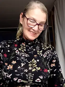 Snapshot of irinamaux chatting on September 27, 4:51 am irinamaux online show from September 27, 4:51 am