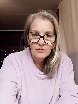 Snapshot of irinamaux chatting on November 1, 6:13 pm irinamaux online show from November 1, 6:13 pm