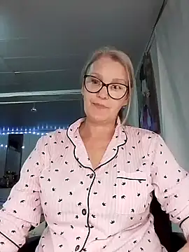 Snapshot of irinamaux chatting on November 21, 7:02 pm irinamaux online show from November 21, 7:02 pm