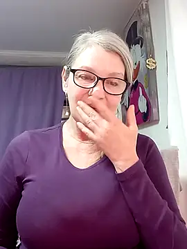 irinamaux online show from February 28, 5:40 am