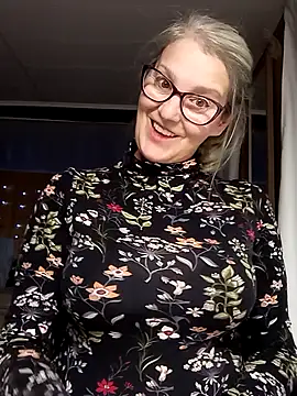 Snapshot of irinamaux chatting on September 28, 5:25 am irinamaux online show from September 28, 5:25 am