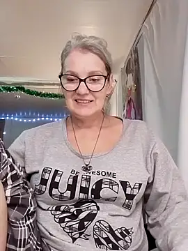 Snapshot of irinamaux chatting on November 28, 12:22 am irinamaux online show from November 28, 12:22 am