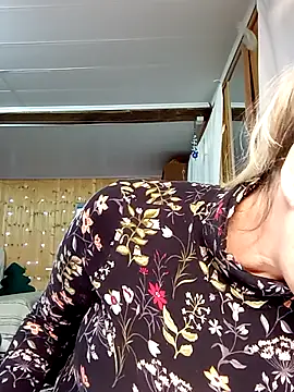 Snapshot of irinamaux chatting on October 2, 7:23 am irinamaux online show from October 2, 7:23 am