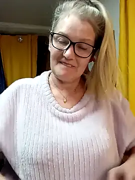 irinamaux online show from March 27, 10:33 pm