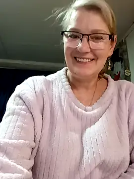irinamaux online show from April 28, 10:36 pm