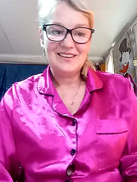irinamaux online show from May 17, 7:19 am