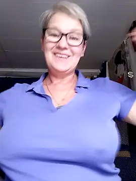 irinamaux online show from July 8, 1:19 am