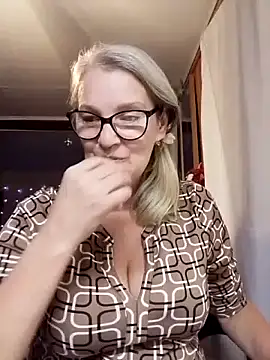 Snapshot of irinamaux chatting on November 7, 7:07 pm irinamaux online show from November 7, 7:07 pm