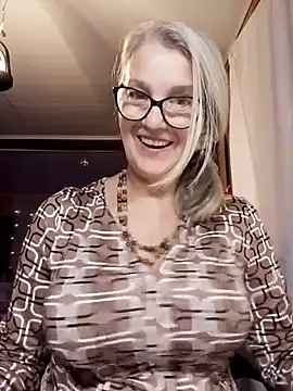 Snapshot of irinamaux chatting on November 8, 7:12 am irinamaux online show from November 8, 7:12 am