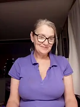 Snapshot of irinamaux chatting on October 30, 2:54 am irinamaux online show from October 30, 2:54 am