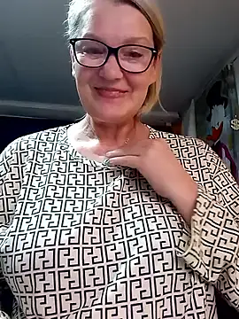 irinamaux online show from April 12, 4:38 am