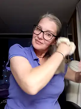 Snapshot of irinamaux chatting on October 24, 4:17 pm irinamaux online show from October 24, 4:17 pm