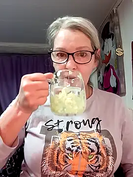 irinamaux online show from February 19, 1:46 am