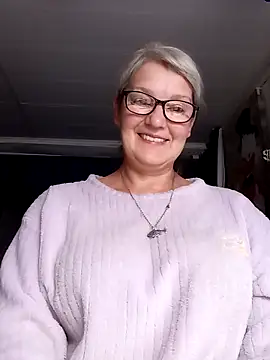 irinamaux online show from June 15, 12:44 am