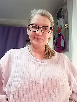 irinamaux online show from February 26, 7:19 am