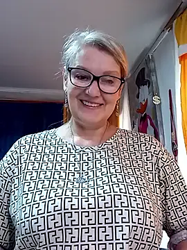 irinamaux online show from April 18, 8:16 am