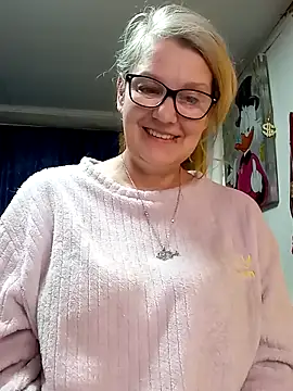 irinamaux online show from April 7, 1:24 pm