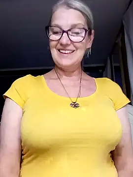 Snapshot of irinamaux chatting on October 8, 2:13 am irinamaux online show from October 8, 2:13 am