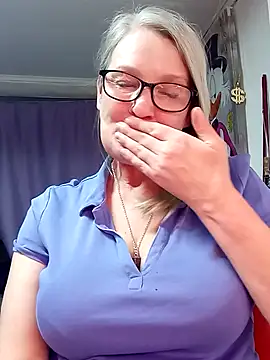 irinamaux online show from February 22, 3:35 pm