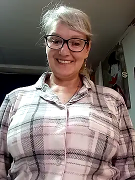 irinamaux online show from May 15, 8:01 am