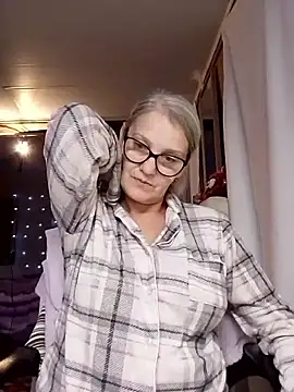 Snapshot of irinamaux chatting on November 5, 4:10 pm irinamaux online show from November 5, 4:10 pm