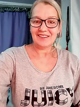 Snapshot of irinamaux chatting on January 7, 12:48 am irinamaux online show from January 7, 12:48 am