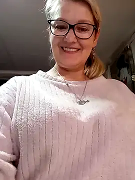 irinamaux online show from May 8, 9:24 am
