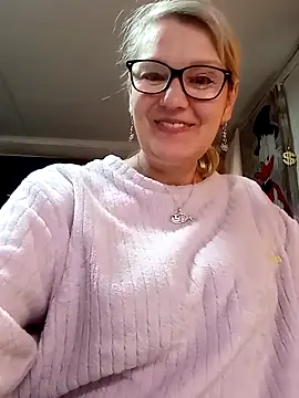 irinamaux online show from April 25, 8:50 am