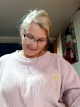 irinamaux online show from April 30, 1:07 pm