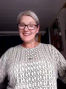 irinamaux online show from June 25, 3:04 am