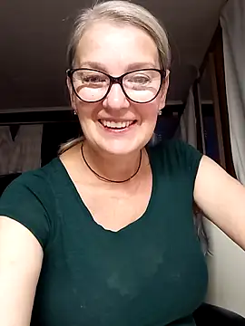 Snapshot of irinamaux chatting on October 23, 7:40 am irinamaux online show from October 23, 7:40 am