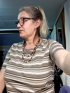 Snapshot of irinamaux chatting on October 21, 5:01 pm irinamaux online show from October 21, 5:01 pm