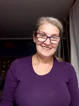 Snapshot of irinamaux chatting on October 5, 8:05 am irinamaux online show from October 5, 8:05 am