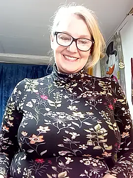 irinamaux online show from April 12, 4:54 pm