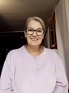 Snapshot of irinamaux chatting on November 9, 8:07 am irinamaux online show from November 9, 8:07 am