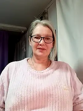 irinamaux online show from February 12, 4:45 am