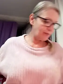 irinamaux online show from February 25, 6:24 am